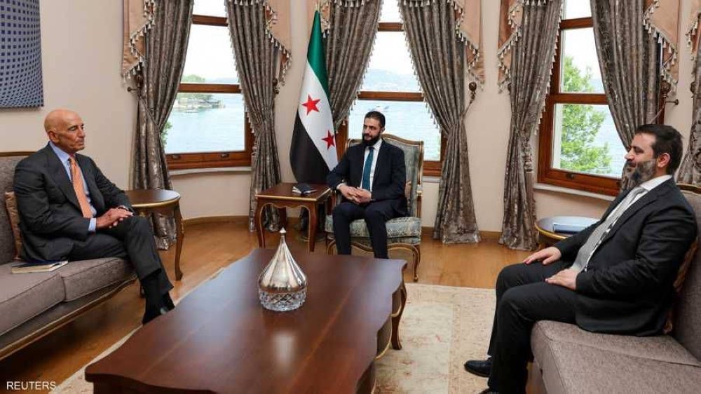 🔔| الشبكة السعودية الإخبارية #SNN 

الشرع يبحث مع المبعوث الأمريكي عدد من الملفات

الرئيس السوري #أحمد_الشرع يبحث مع المبعوث الأمريكي إلى دمشق #توم_باراك عدد من الملفات من بينها "تنفيذ رفع العقوبات عن سوريا، وسبل دعم الاستثمار الأجنبي في البلاد، كما أكد الجانبان على ضرورة تطبيق