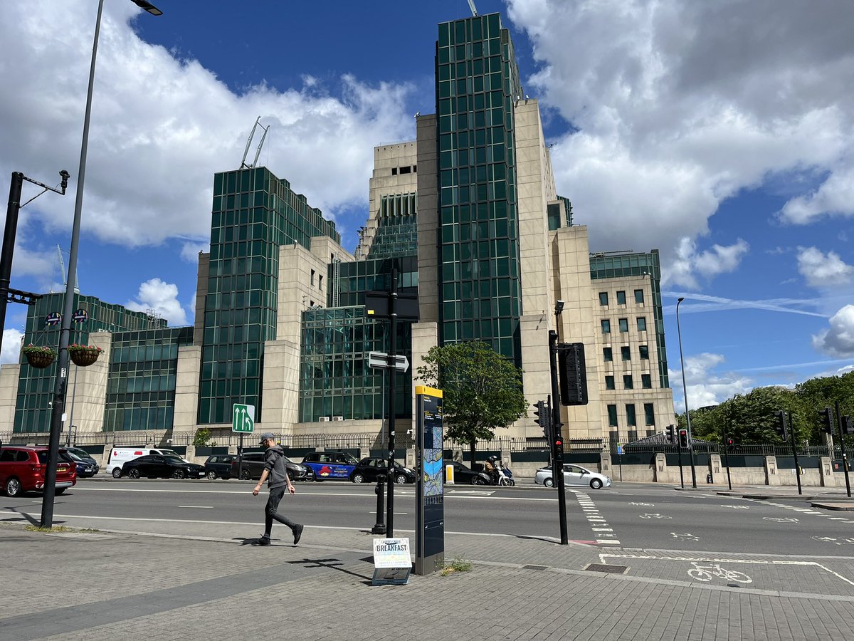 Waiting for my tourists for half an hour at Vauxhall so far have given 3 sets of directions,lifted a double pushchair down the stairs and a single up. It’s nice to feel useful at a time when everyone else is with loved ones. Hopefully tourists will arrive soon for James Bond tour
