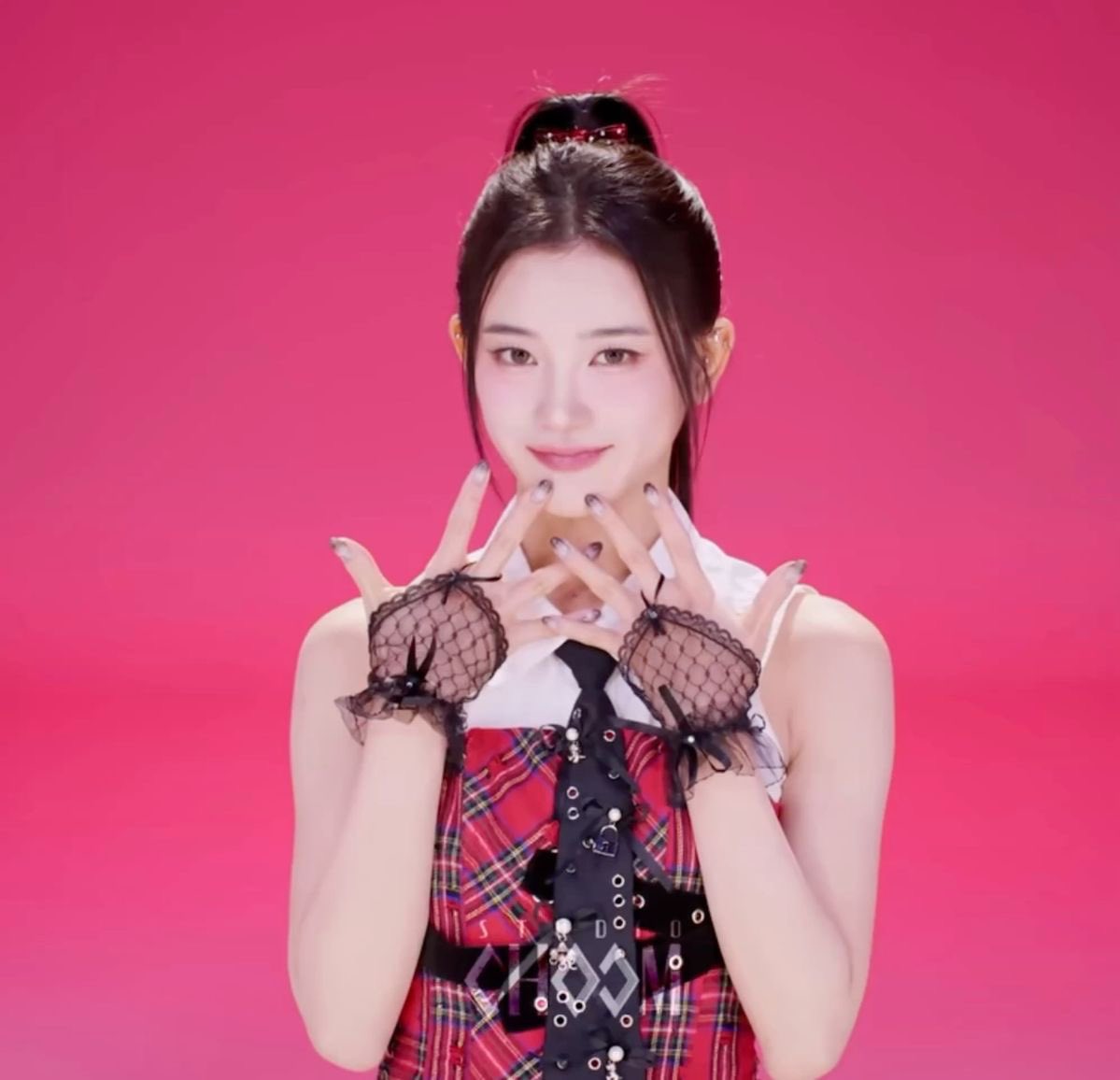 オフイベ目の前にロック衣装の美羽ちゃんが座っててしんだ🤯 今までは安定の黒髪ストレート美羽ちゃんにしか会ったことなかったよ🙂‍↕️このバチイケ強めビジュは心臓に悪すぎる🤦🏻‍♀️💘
 #ME_I  #ME_Iオフライン  #櫻井美羽