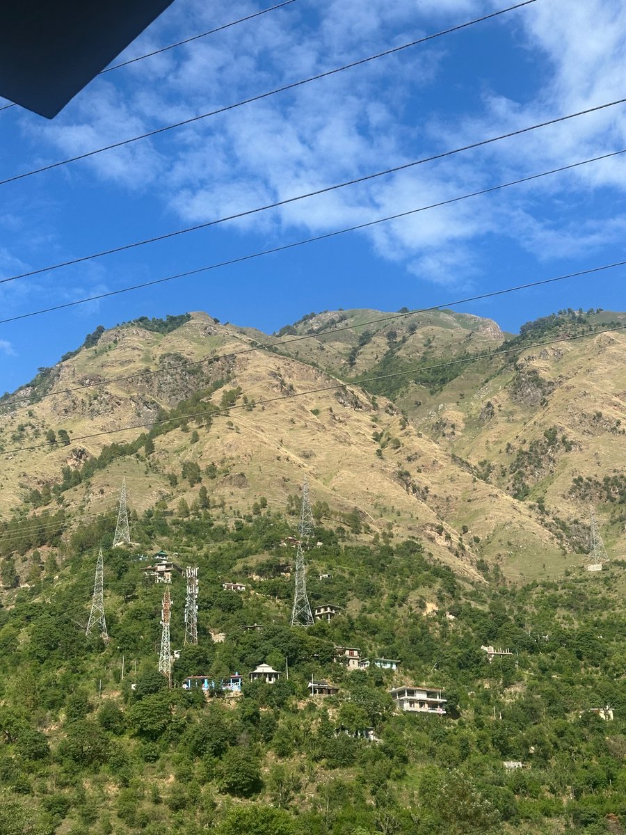 nazariyaa__'s tweet image. Back home after almost four months, and the freshness in the air after the rain feels like a warm welcome ☺️🍃⛰️