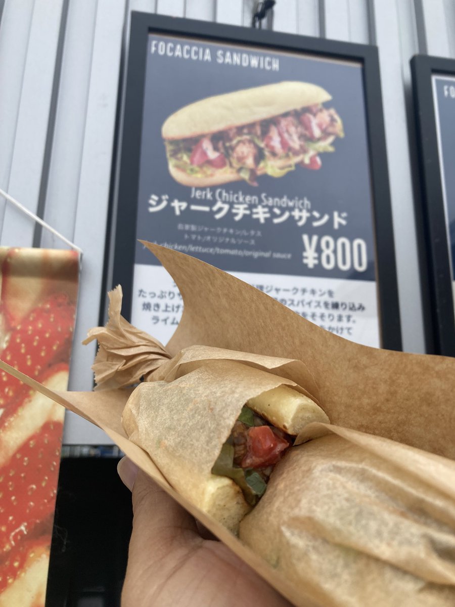 kobakenchang's tweet photo. #おぐり朝市 ▶︎ #道の駅いちかわ▶︎ #ペットコミュニティスペース▶︎ #トヨタ松飛台店
#KAZROCK さん 市川名物唐揚げ
基本やはり旨い😋
#punana さん 🧀ケーキ✌️
#Number12 さん ジャーク🐔ドッグ 🍅等の酸味🐔と香辛料の相性が👍
#クレープPuu さん 🍓クリーム
🍓の酸味が引き立って👍
#暴食戦線 https://t.co/tZEHyCLNjD