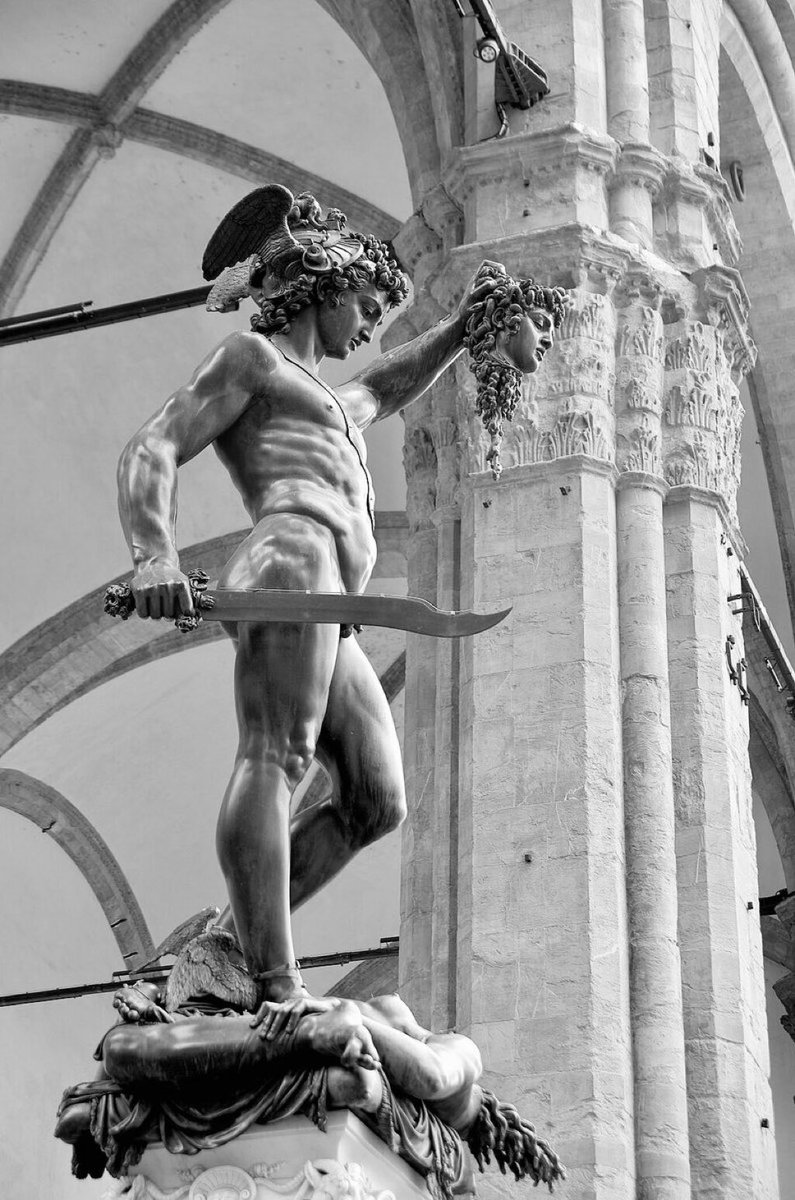 Tarih boyunca erkeğin, kadını koruyup kolladıgı söylendi. Erkek, kadını kime karşı koruyordu? Soru bu!