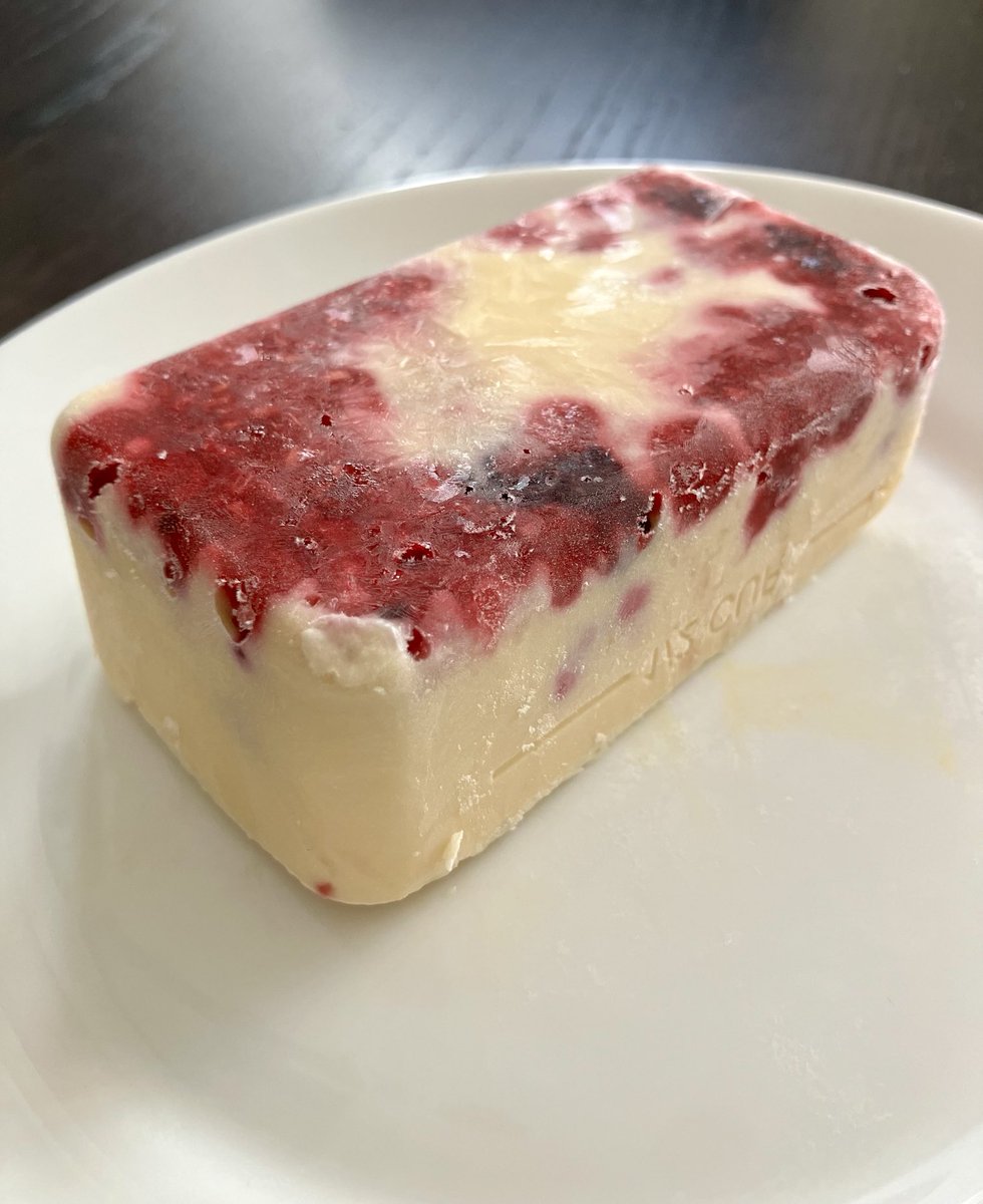 KrisBlackRose's tweet image. My #mascarpone #eggs #heavycream #vanilla extract Ice Cream turned out delicious. The white part is fluffy and scoopable after a few mins but berries are too frozen. Next time I’ll just add fresh berries and not freeze them with the base mix. Cc ⁦@SafetyManTX⁩