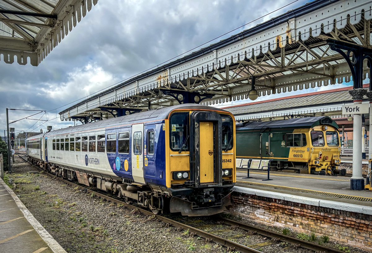 miles_chains's tweet image. 0D21 Tees Dock to Leeds Balm Road (66951 &amp;amp; 66513) awaits the arrival of 155342 from Scarborough (via Hull) before it can go on its way.
#Class155 #Class66 #Shed #York #Freightliner #Northern #Trainspotting