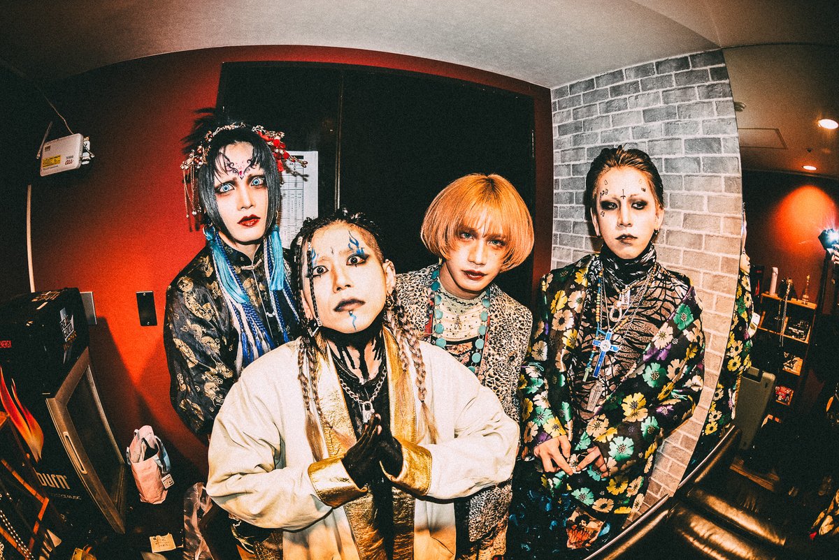 CHAQLA. 鷹乃助 チェキ CHAQLA. (@CHAQLA_offi) / X