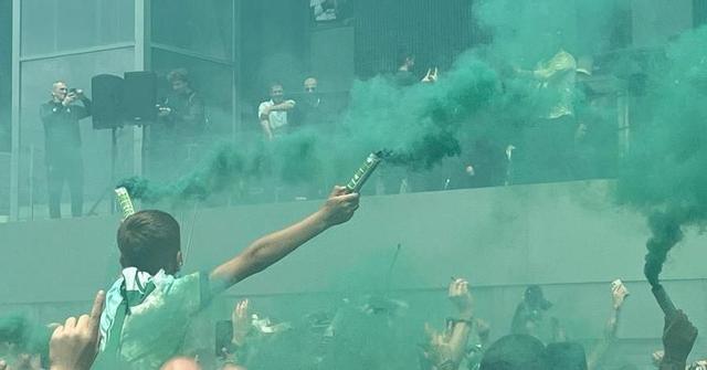 RBB_betis_1907's tweet photo. Por qué no se organiza algo en Sevilla para el miércoles?
Hacer una quedada cerca del estadio, una pequeña previa y después todos juntos al Villamarin. Llenar Sevilla de verdiblanco,banderas, bufandas y humo.

RT

@GolSur1907 @FriquisVerdes @ElMagoBotas_ @FPBeticas @BetisBohemio https://t.co/k6KHJfycmy
