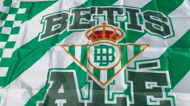 Por qué no se organiza algo en Sevilla para el miércoles?
Hacer una quedada cerca del estadio, una pequeña previa y después todos juntos al Villamarin. Llenar Sevilla de verdiblanco,banderas, bufandas y humo.

RT

<a href="/GolSur1907/">GOL SUR 1907</a> <a href="/FriquisVerdes/">Friquis Verdes</a> <a href="/ElMagoBotas_/">El Mago de las Botas Blancas</a> <a href="/FPBeticas/">Fed. Peñas Béticas</a> <a href="/BetisBohemio/">Betis Bohemio</a>