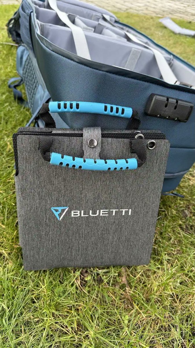 #JeuxConcours   Remporte un sac avec batterie et panneaux solaires BLUETTI Handsfree 1 d’une valeur de 749€!  🎁   

Retweet pour participer ! 

Chance en plus en répondant sur le site  : sitegeek.fr/concours/parti…

#BonPlan #Gratuit #Concours