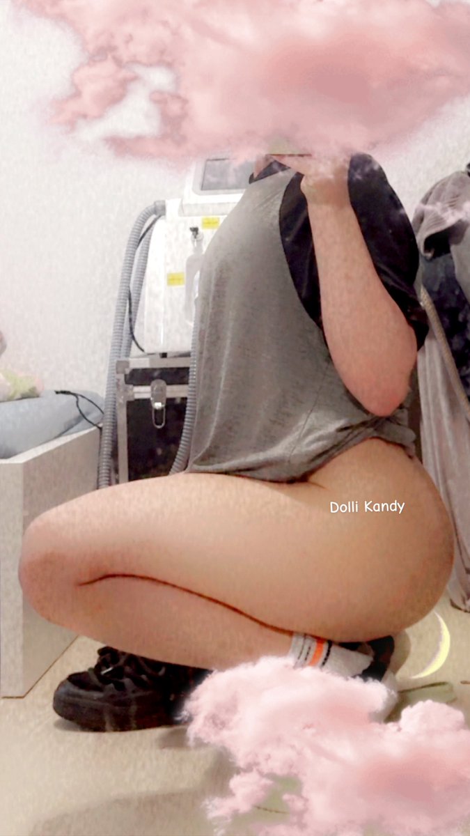 تخيل ترجع من الدوام و تلقاني منتظراتك كذا؟ 🔥