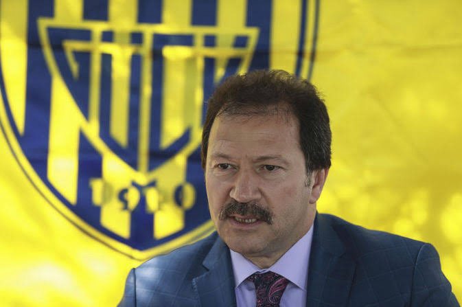 Mehmet Yiğiner, yıllar sonra Ankaragücü Tesisleri’nde.

Yeni yönetim kuruluna hayırlı olsun ziyaretine geldi.