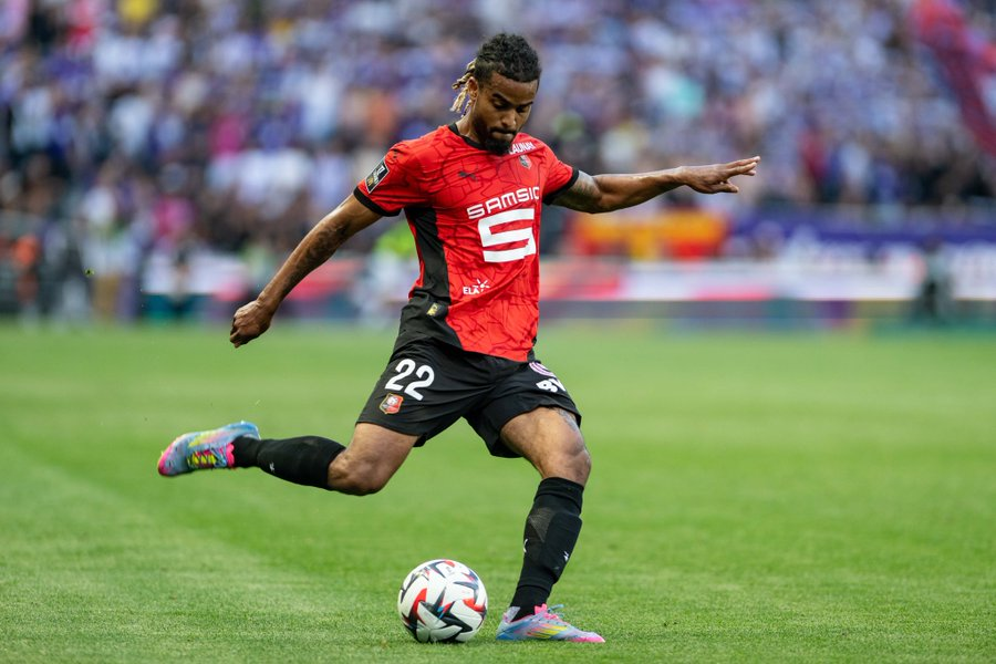 soccer_central1's tweet image. 🚨⚪️🔴 VfB Stuttgart are pushing to securing their first signing for the upcoming season: Lorenz #Assignon from Stade Rennes.

24 y/o right-back has a verbal agreement with @VfB
 and it’s close as first via @footmercato. 

The clubs are in direct negotiations to secure a final…