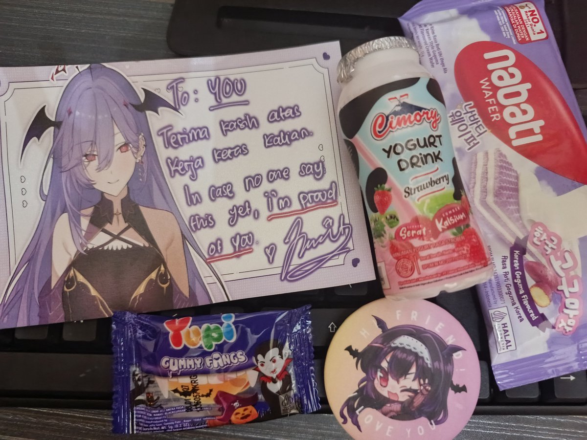 XERAA🦋👑 (@_xeraa_) on Twitter photo Thankyou freebiesnya kak mitiii!
Akhirnya bisa ngobrol sama kak miti dari deket. Tadi nervous banget sampe lupa kasih coklat 😭Makasih banyak kak mitiii <a href="/MythiaVTuber/">Mythia Batford ─ STREAM "HARMONI LEPAS" 🦇</a> 💜 Thankyou freebiesnya kak mitiii!
Akhirnya bisa ngobrol sama kak miti dari deket. Tadi nervous banget sampe lupa kasih coklat 😭Makasih banyak kak mitiii <a href="/MythiaVTuber/">Mythia Batford ─ STREAM "HARMONI LEPAS" 🦇</a> 💜