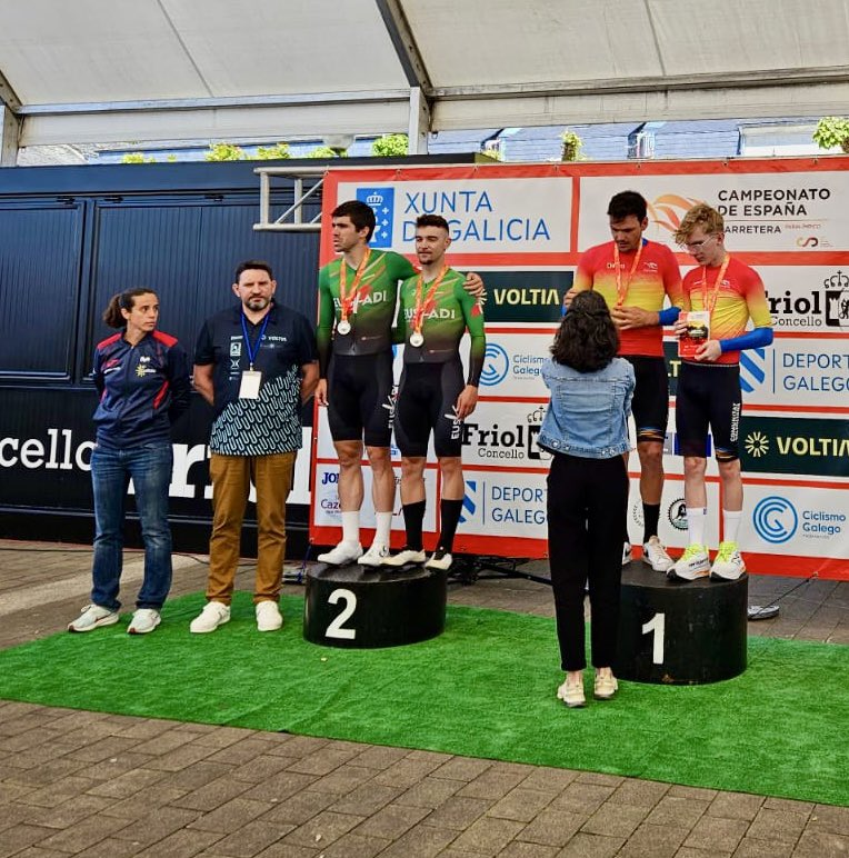 DeriokoUdala's tweet photo. 🥈 Zorionak, Imanol Arriortua eta Eñaut Pagola! 
🚴‍♂️ Zilarrezko domina lortu duzue Lugon ospatutako Espainiako Txirrindularitza Paralinpikoko Txapelketan! 
🏆 Deriok harrotasunez ospatzen du zuen lorpena!
🔝 Aurrera beti! 💪

💚 #DerioZurekinAurrera #DerioCreceContigo https://t.co/qZzBgNJhmr