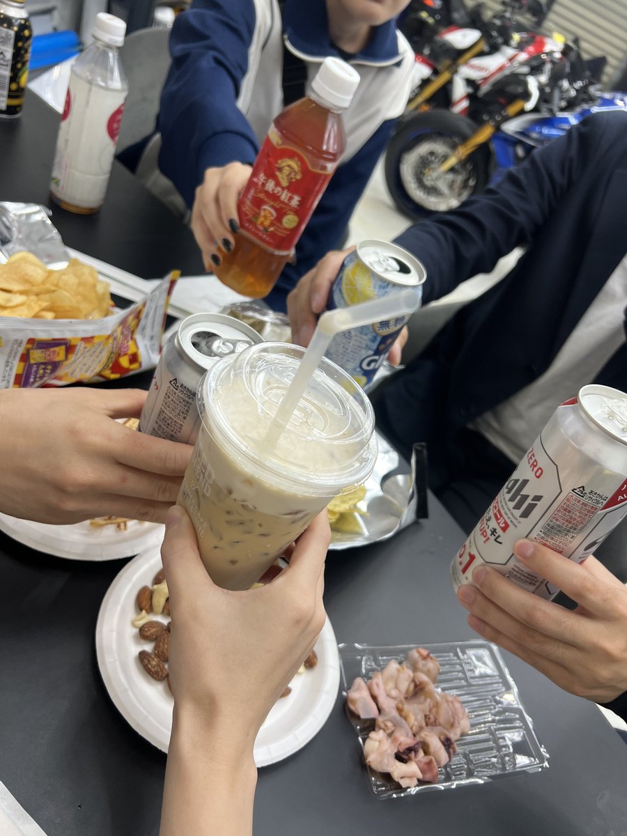 突然始まるスタジオで飲み会