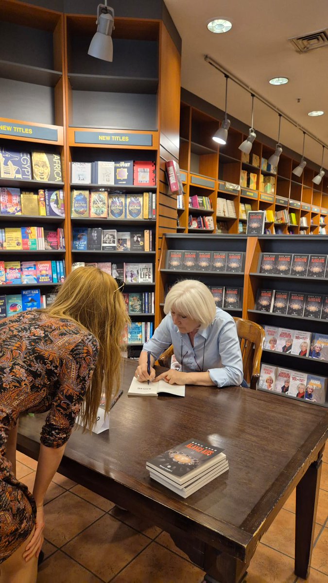 Banu Avar'ın Remzi Kitabevi, Armada imza günü başladı. #banuavar #imzagünü #armada #remzikitabevi 

<a href="/AvarBanu/">Banu AVAR</a>