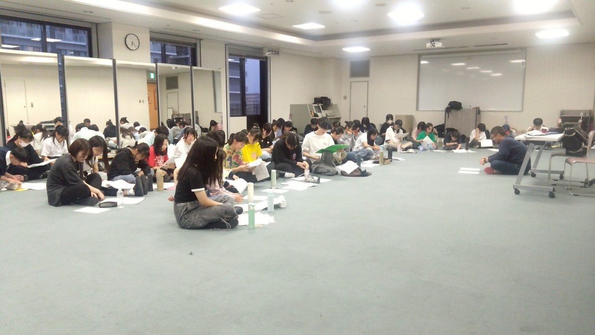 LittleStarearth's tweet photo. 昨日は次回公演の配役が発表されました✨

一人一人にくださった配役✨いかに自分の役を魅力的にしていくかを考えながら、自分の役での読み合わせがスタート❗

虎本先生から各役へのアドバイスも頂き公演に向けてワクワクな思いが溢れていました‼️

＃劇団リトルスター
＃ファントムナイトバラード https://t.co/oAylO4PZ1E