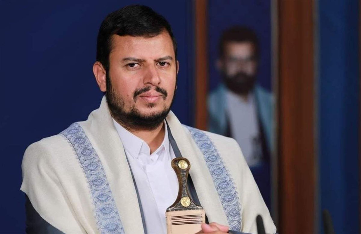 #الحوثي،
حين يبلغ اليأس مداه... تُرسل صاروخك.

حين تتشقّق أفواه الأطفال، والنساء، والكهول، والشباب عطشًا ولا يجدون قطرة ماء،
وحين يربطون بطونهم بالحجارة من شدّة الجوع... تُرسل صاروخك.

حين تهطل القنابل والصواريخ، وتُفجع أمّ باستشهاد أطفالها التسعة... تُرسل صاروخك.

وحين تغرق