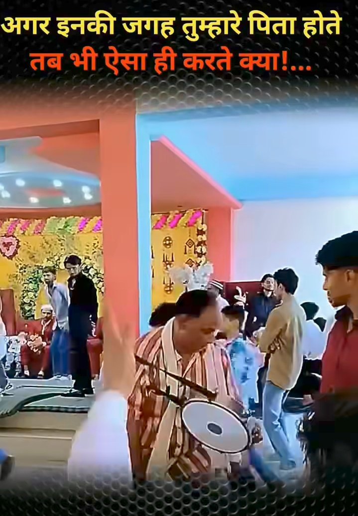 एक वीडियो वाइरल हो रहा है जिसने बाजा बजाने वाले भैया की पैंट नीचे खींच रहा
MC तुम्हारी माँ बहन बाप के साथ हो तब