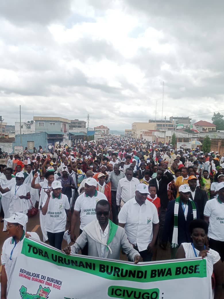 La coalition Burundi Bwa Bose envahit la capitale politique. Un engouement pour le changement se dresse à l'horizon. Vive la coalition Burundi Bwa Bose.