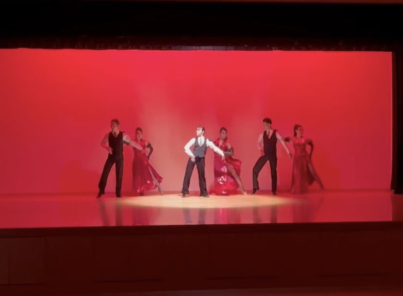 M60236384's tweet image. フォーメーション発表会にZESTのFMクラスのメンバーで出場してきました❣️
他のチームの作品づくりがどれも工夫が凝らされていて観ていて楽しかったし、刺激になりました✨
やっぱりフォーメーションは楽しい❤️
謎にフォトスポットになっていた絵画前でみんなでMJポーズでパチリ📷