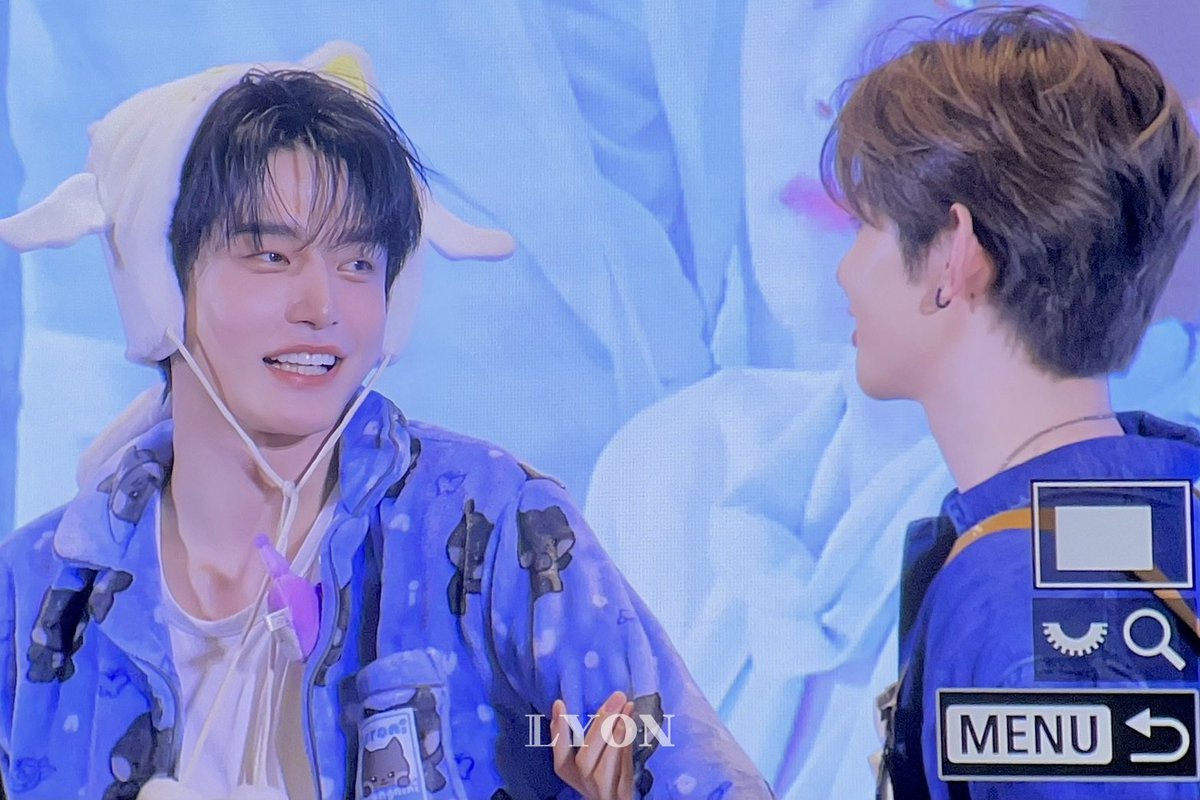 250525
#김지웅 #KIMJIWOONG #キムジウン
#ZEROBASEONE #ZB1 #제로베이스원