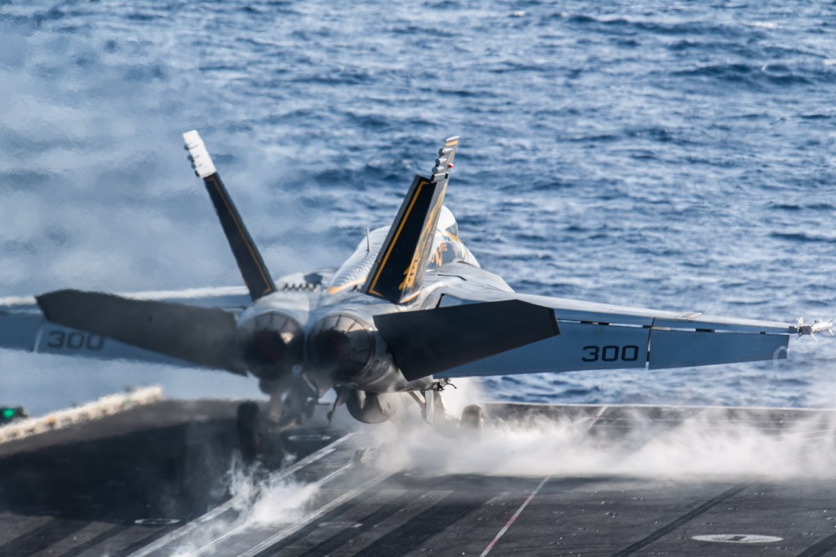 USNavy's tweet image. Sleek and swift.⚓
An F/A-18E Super Hornet, attached to Strike Fighter Squadron (VFA) 192, launches from the flight deck of USS Carl Vinson @CVN70 in the @CENTCOM area of responsibility.
#USNavy #Warfighting #ForwardDeployed