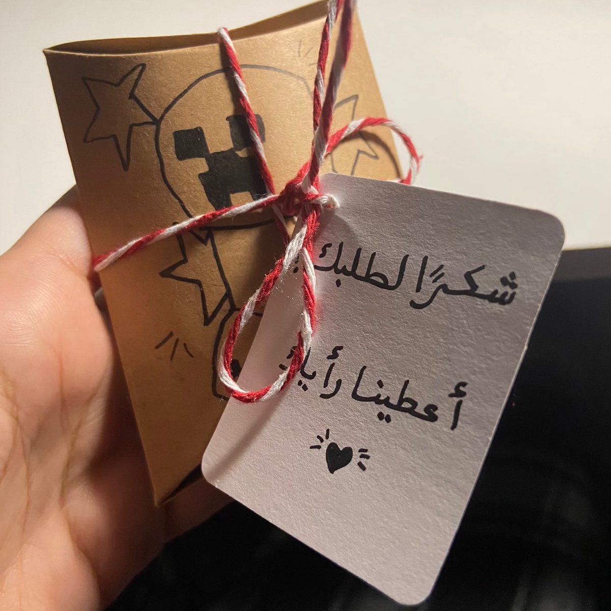 curiosell_'s tweet image. قررت ارسم على الباكينج😏