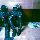 cuando ya pasaron 10 minutos y todavía estás en el pasillo esperando al profesor porque llega tarde