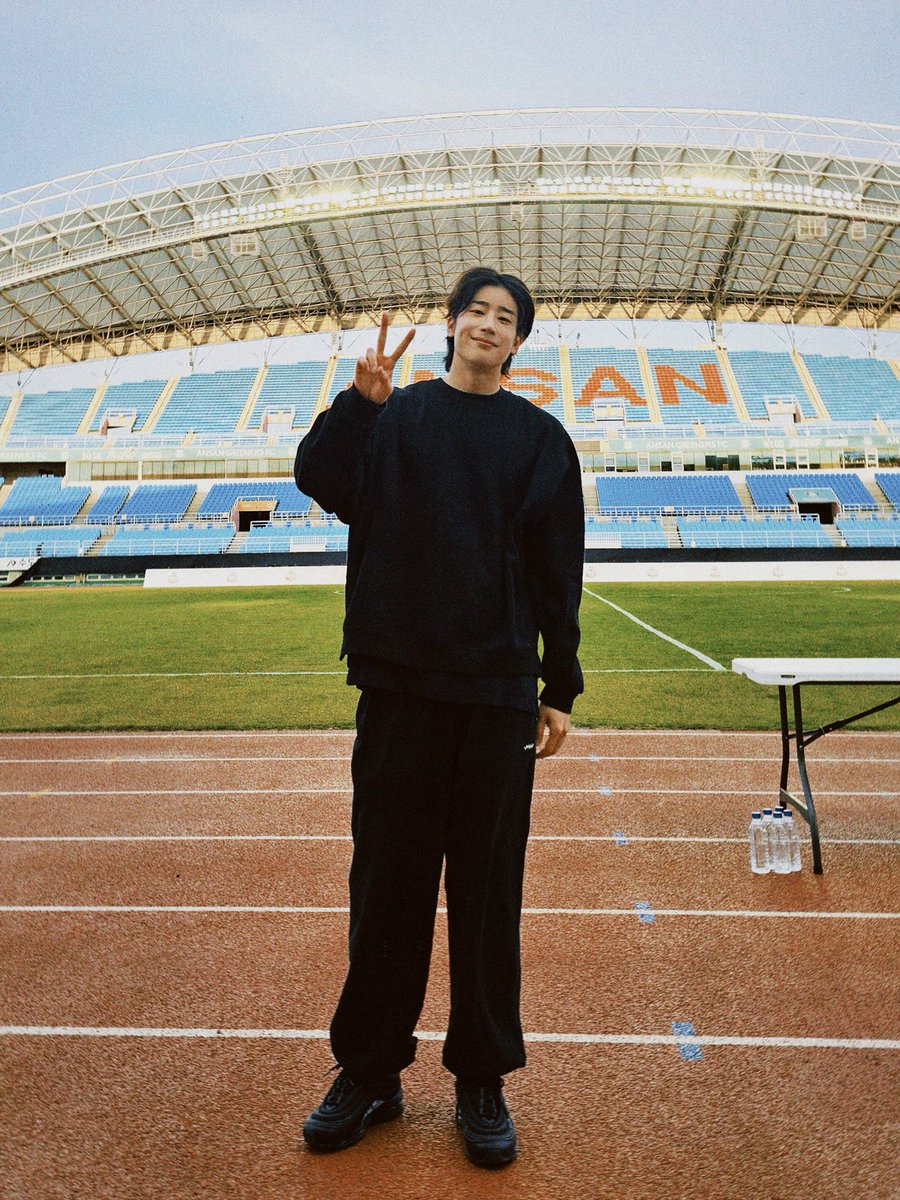 [👍]

WOOYA #뭉쳐야찬다4 완료🕶

두 번째 싹쓰리 UTD 경기도
한아 응원 가득 받고 열심히 뛴 승우⚽️🏃

다음 주 경기도 본방사수 약속📺

#한승우 #HANSEUNGWOO