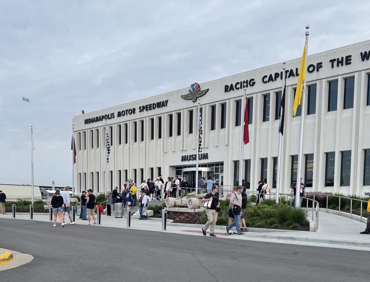 Lots of #Indy500 fans lining up to see the brand new <a href="/IMS/">Indianapolis Motor Speedway</a> museum. <a href="/WTHRcom/">WTHR.com</a>