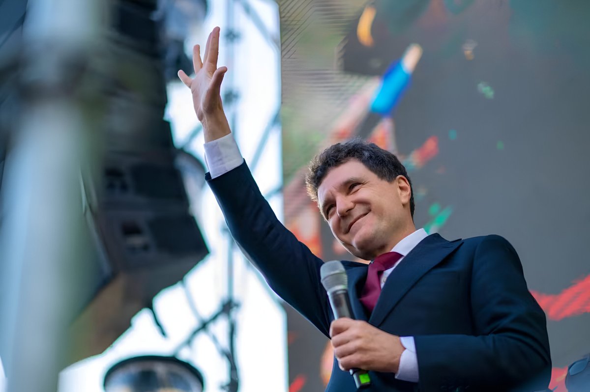 brave_romania's tweet photo. From mayors to champions of democracy: Nicușor Dan and Rafał Trzaskowski

🇵🇱🇷🇴 https://t.co/5oVHWA2MpW