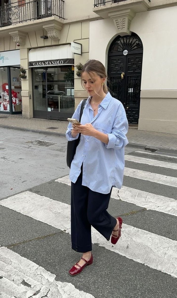 hesanderson's tweet photo. Fashion, pantone, mood, food

così real https://t.co/CVPnUG98pr
