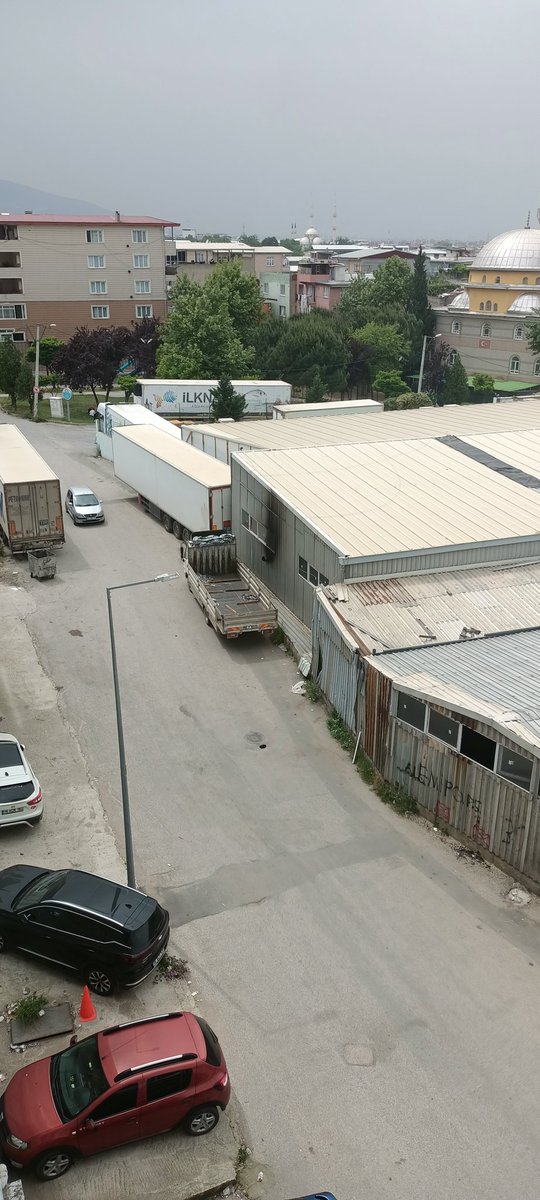 Sevgili @YildirimB &amp; <a href="/bursabuyuksehir/">Bursa Büyükşehir Belediyesi</a> mh. işletmeye her gün gelen 0nlarca tır yüzünden kanalizasyonda çukur oluştu yaptıkları gürültü trafik verdikleri rahatsızlıkları çok kez dile getirdik bari şu çukura bı el atın lütfn

Ankara yolu caddesi no.535 mavi akademi arkasındaki sk