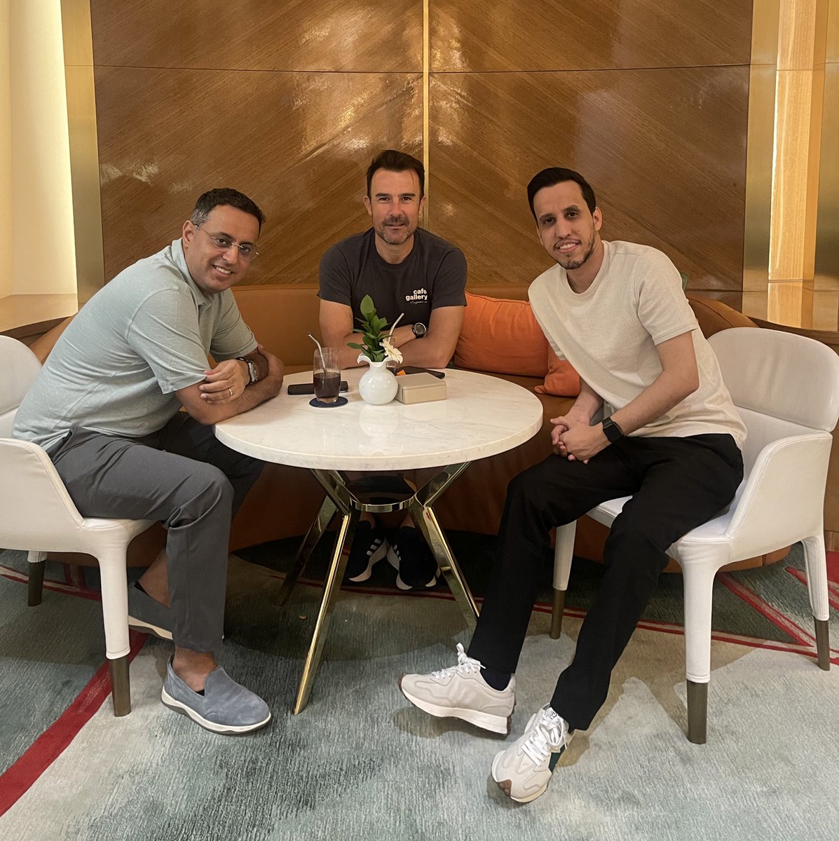 مع رئيسنا و عضو المكتب التنفيذي للفيفا أخي أحمد ولد يحي <a href="/AYahya_ffrim/">Ahmed YAHYA</a> رفقة الميستر غاراي .