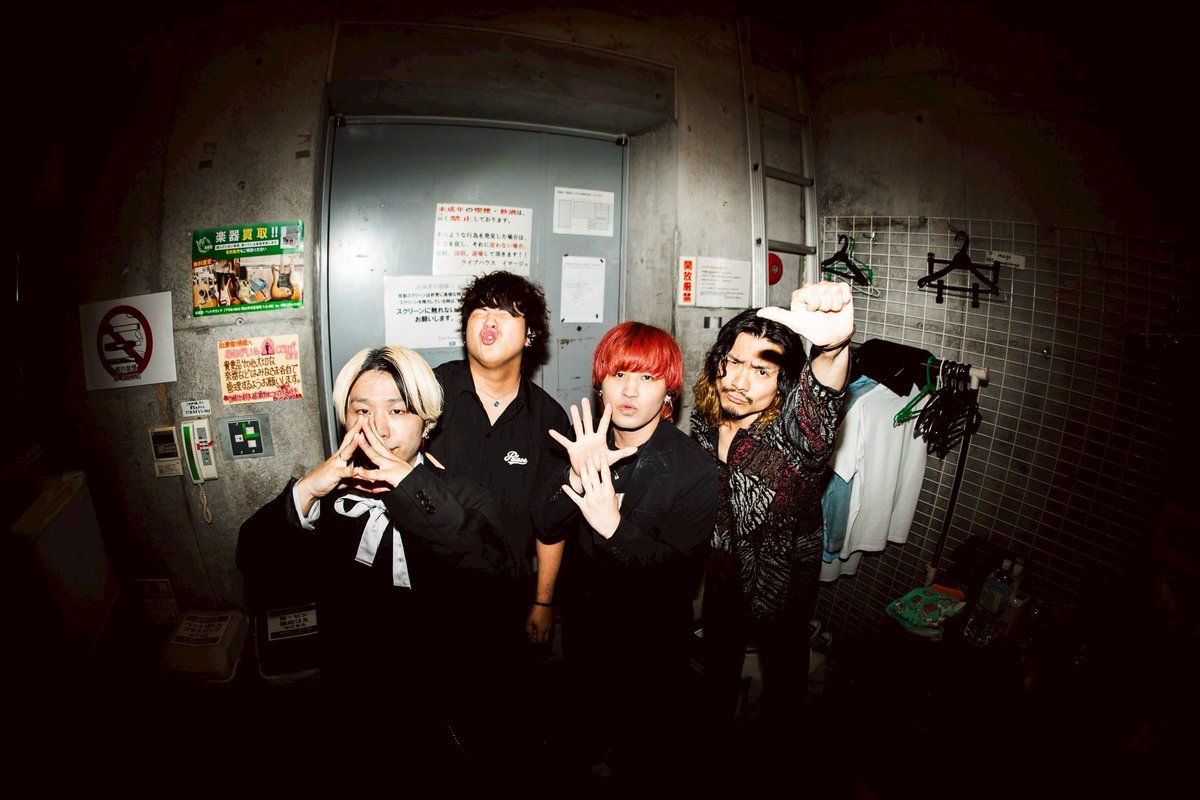 Arakezuri (@arakezurishiga) on Twitter photo 5/25 岡山IMAGE
「Road to O-EAST "ADVANCE"」
O-EASTワンマンへのツアー9本目!
moon dropと初ツーマン出来て嬉しかった!
会いに来てくれてありがとう!
Photo by <a href="/kamikuni_photo/">上國 直季 kamikuni naoki</a> 5/25 岡山IMAGE
「Road to O-EAST "ADVANCE"」
O-EASTワンマンへのツアー9本目!
moon dropと初ツーマン出来て嬉しかった!
会いに来てくれてありがとう!
Photo by <a href="/kamikuni_photo/">上國 直季 kamikuni naoki</a>