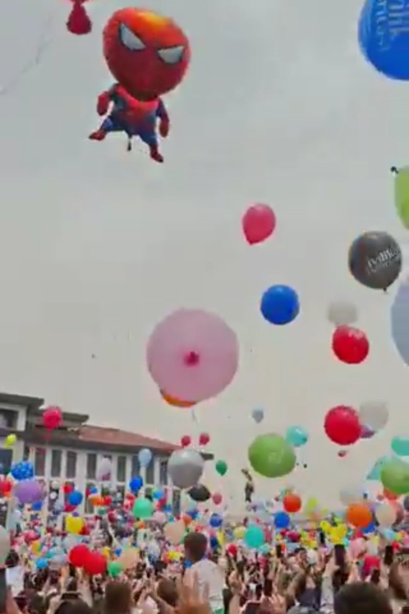 Kanseri yenen minik Ali Asaf'ın balonları gökyüzünde🎈

Kanserle mücadele eden herkese direnç olması umuduyla 🎈

Güzel günlerin olsun #AliAsaf🎈