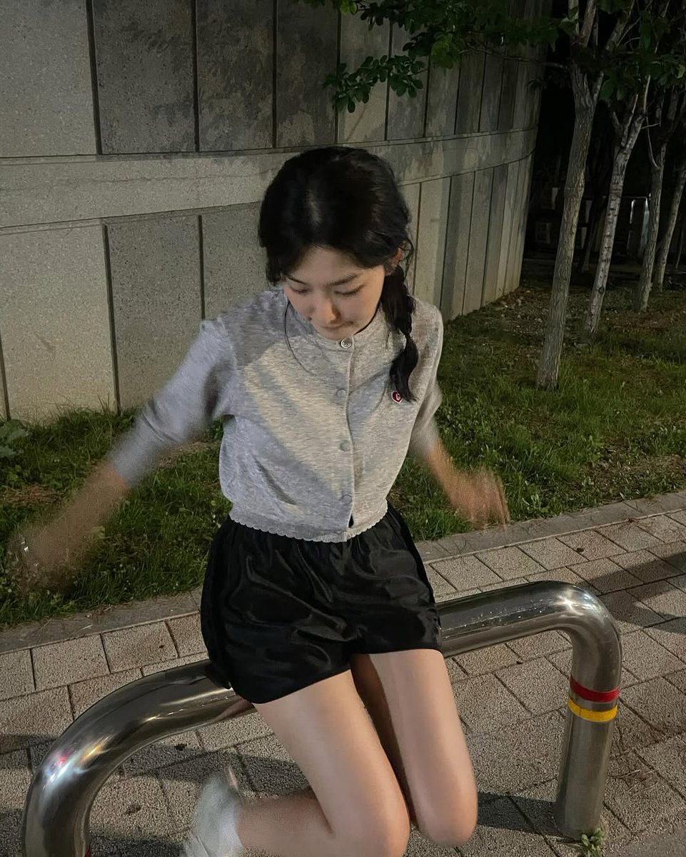 sgeulgis's tweet photo. 이연님께 드로잉도 배우고
엘리에서 굿즈 작업도 하고
아주아주 보람차고 뿌듯한 하루였다 https://t.co/PHTfEdlAM7