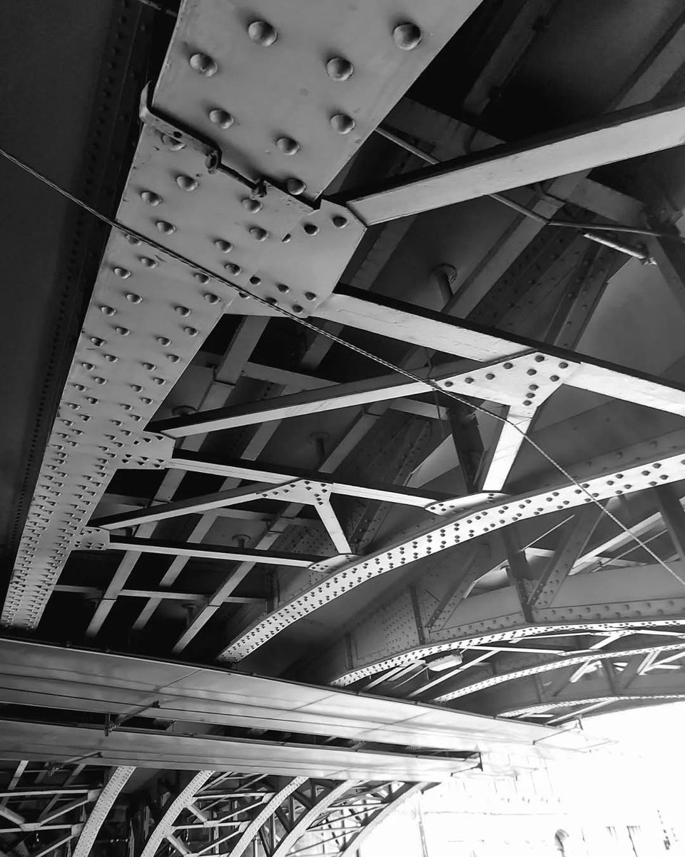 Vladix_Official's tweet photo. Walk under the bridge.🌍 
#artwork #photo #bridge #greyphoto #artwork #Germany #Magdeburg #WalkingStreet #blackandwhitephotography https://t.co/pqVkovBhaa