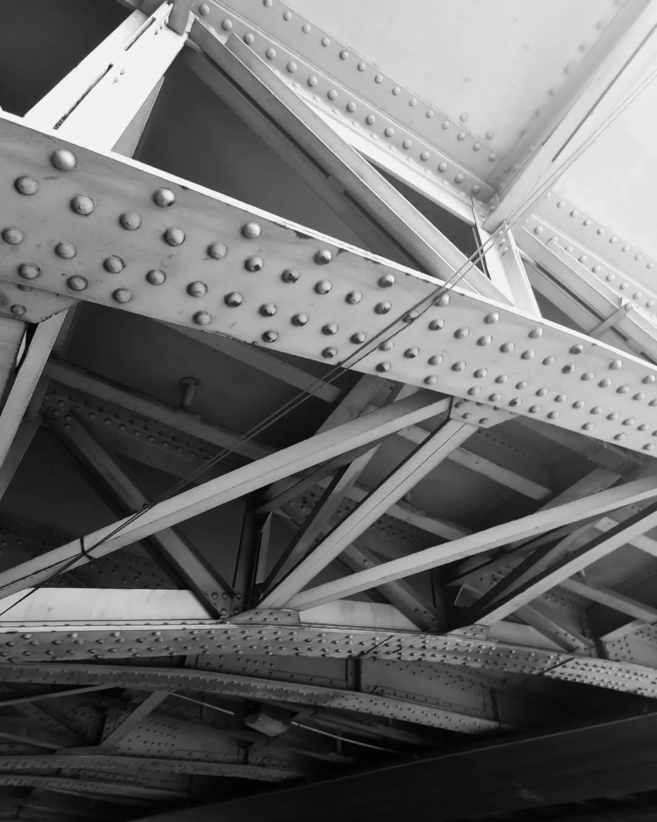 Vladix_Official's tweet photo. Walk under the bridge.🌍 
#artwork #photo #bridge #greyphoto #artwork #Germany #Magdeburg #WalkingStreet #blackandwhitephotography https://t.co/pqVkovBhaa