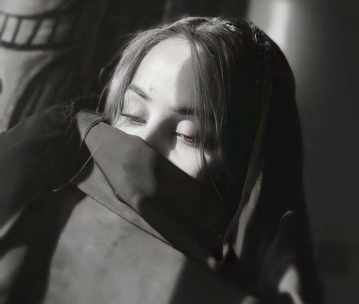 "أعرف كيف أصل إليك.. لكنني توقفت عن الإستمرار في أن أعطي روحي لشيء يطفئ وهجها."