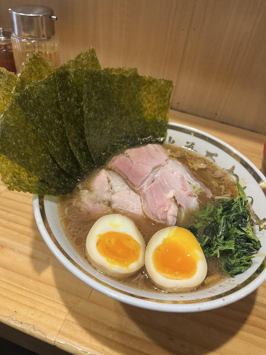 ずっと行ってみたかった、わいず！！
今まで食べた家系の中で1番美味しかった🤤

水筒入れて持ち歩きたいレベルで
美味しい汁🥹🥹🥹