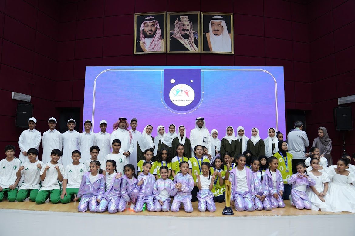 تتويج |
توج المساعد التعليمي اليوم، المدارس الفائزة في أولمبياد السلامة الرياضي في دورته الثانية، وذلك في الحفل الختامي الذي أقيم بمسرح الإدارة، وشمل معرضًا مُصاحبًا ضم 13 مشروعًا نوعيًا، قدمها طلاب وطالبات مدارس #تعليم_جدة، استهدفت تعزيز الثقافة الرياضية في البيئة التعليمية.