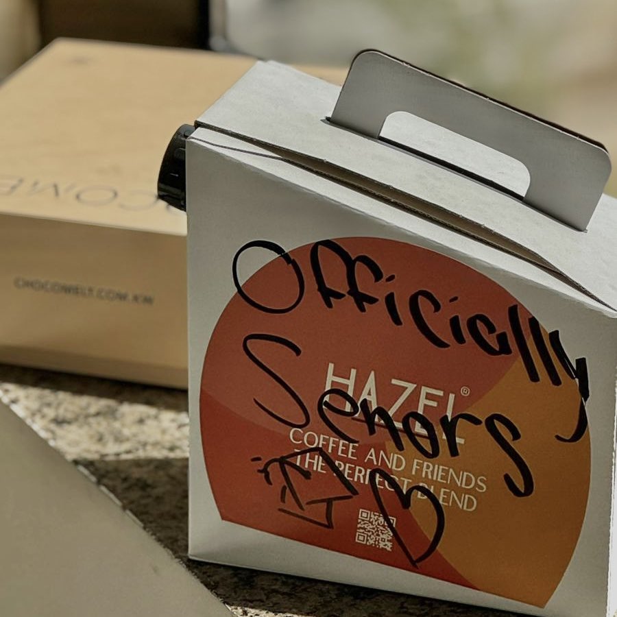 llijn5's tweet image. Guess who became SENIORS!!