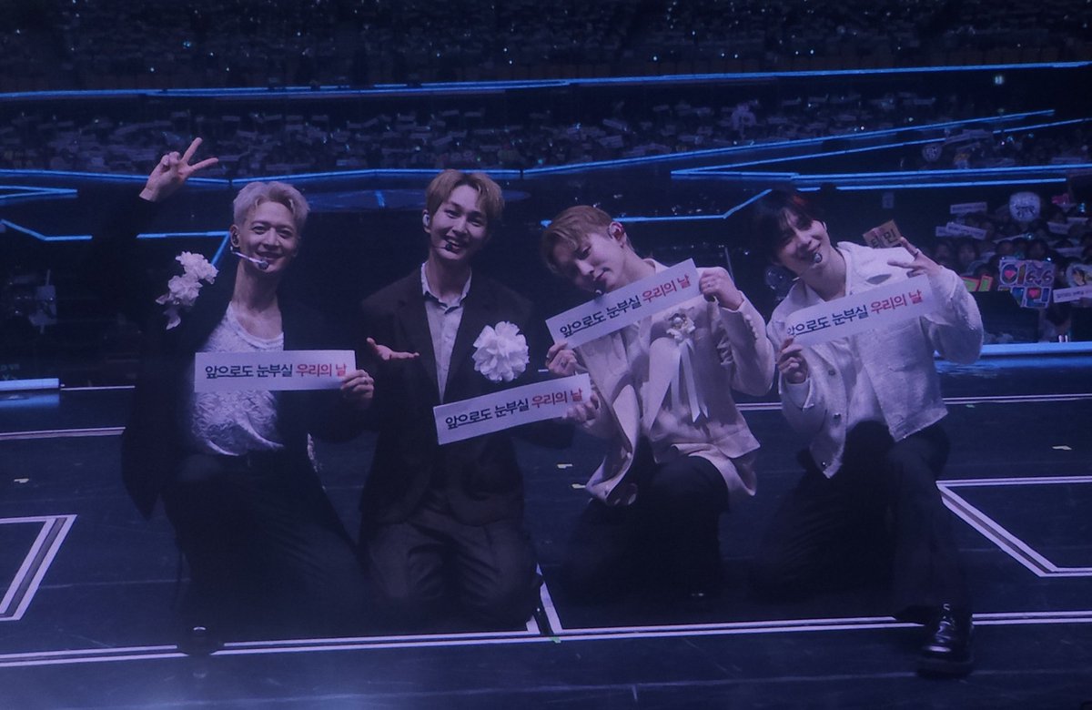EZshaaaaa's tweet photo. 250525 SHINee WORLD Ⅶ [E.S.S.A.Y]
샤이니 사랑해🩵 https://t.co/yQYJMyrThN