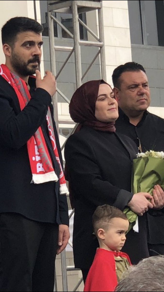 cantongo's tweet photo. Sevgili Dinçer Azaphan sen ne yaptın? Bir babanın mesajını görüp nasıl Türkiye’nin gündemine getirdin. Sayende Sancaktepe bugün balona boğuldu. Çoluk çocuk, anne-baba herkes parka koştu. Uzun ömürlerin olsun Ali Asaf, emeğine sağlık Dinçer Azaphan @dincerazaphangs Teşekkürler Sancaktepe'nin güzel insanları 🎈🎈