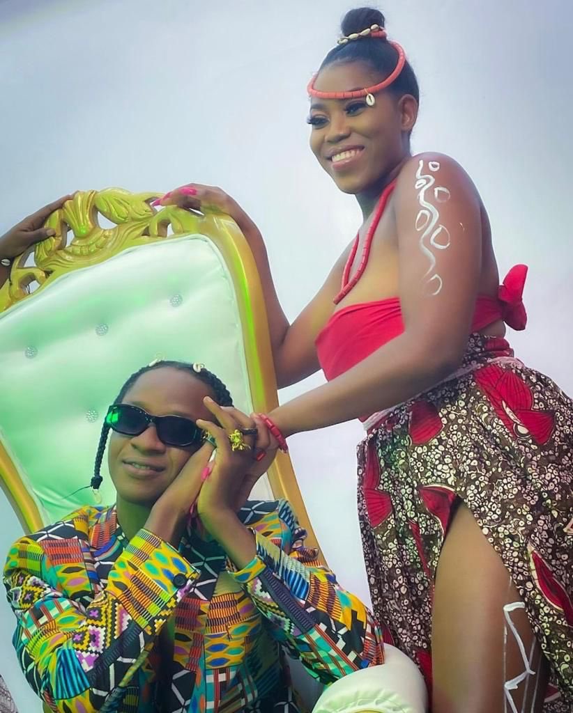 SUNDAY QUOTES:

“REJOICE IN ALL SITUATIONS, BOTH IN GOOD AND BAD
BAD SITUATIONS NEVER LAST LONG
ITS A LESSON TO BE LEARNT FOR WHEN ALL IS OVER”.

- PARANATION DYNASTY 👸🏽🥰🤴🏾