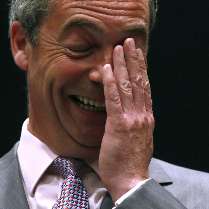 I hardly attend Parliament
I do hundreds of hours of private work
I go n holiday in the most important political week of my career
I just echo others ideas
I have none of my own
And they all pay me £25 for nothing 🤣🤣🤣