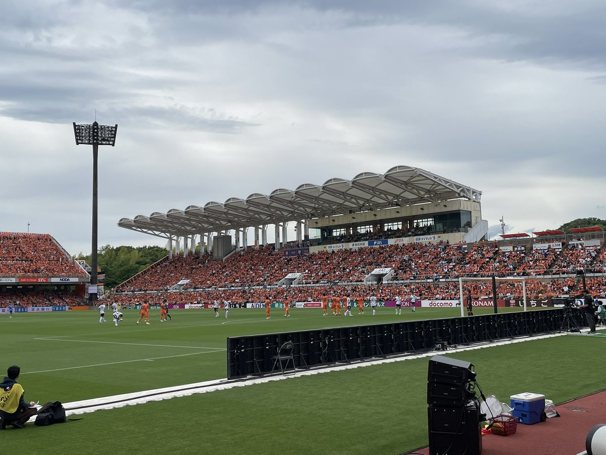 Soccerphile's tweet image. #ShimizuSPulse beat #VisselKobe in. 3-2 #Jleague thriller at #Nihondaira in Shizuoka. Up 2-0 at the break, the second half saw Vissel come back into the match and nearly snatch a draw at the death #groundhopping #清水エスパルス