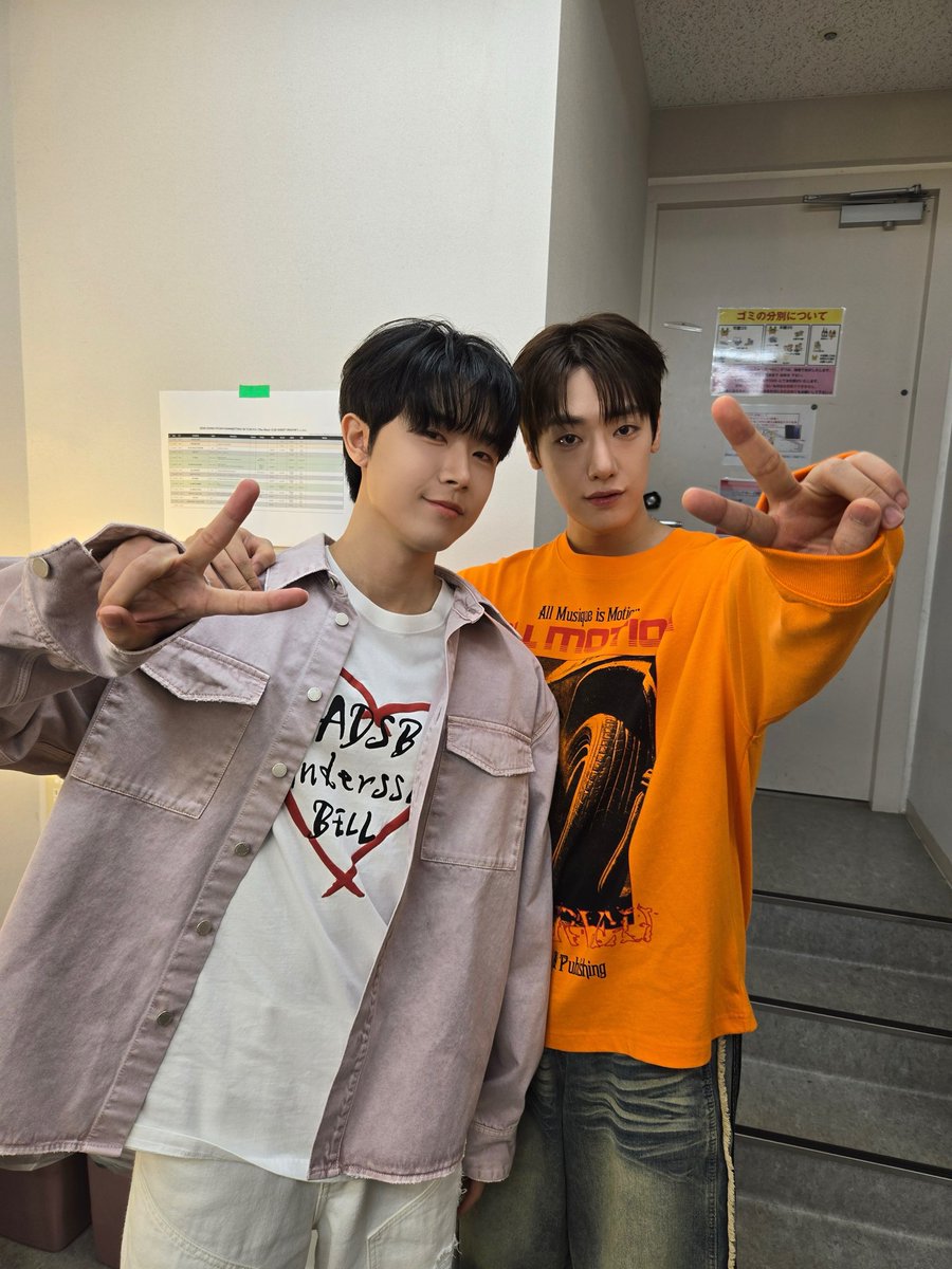 K_DH_OFFICIAL's tweet photo. 함께해서 더 행복한 하루😁

#동현 #DONGHYUN #The_Rise #STAR
#FANMEETING #손영택 #SONYOUNGTAEK https://t.co/DjRtnD5IfN