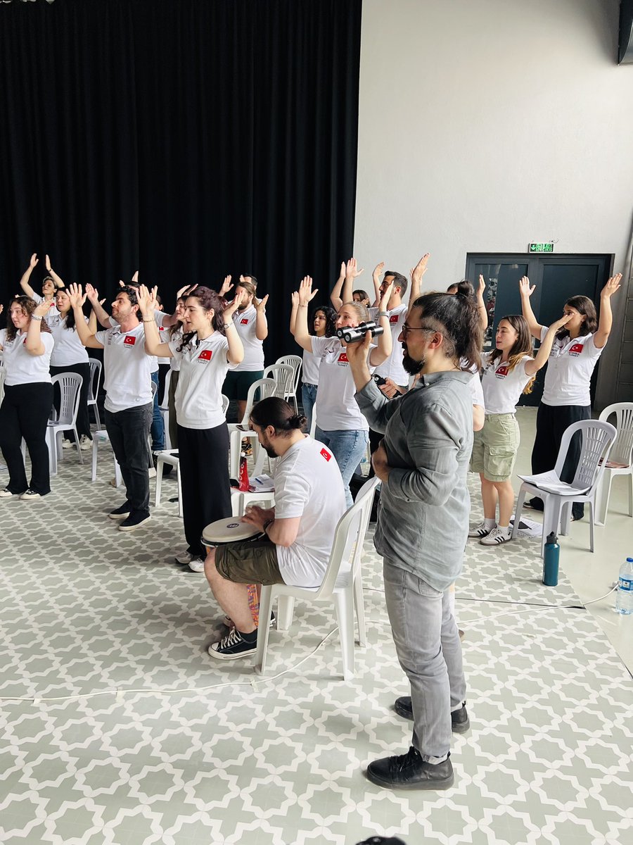 İsviçre yolculuğu öncesi dünkü açık provamızdan kareler! 📸

Bu akşam 19.00'dan itibaren Boğaziçi Gençlik Korosu Instagram ve Boğaziçi Caz Korosu Facebook hesaplarımızdan canlı yayınları kaçırmayın!✨📲😊

#ejcf #ejcf2025 #avrupagençlikkorolarıfestivali